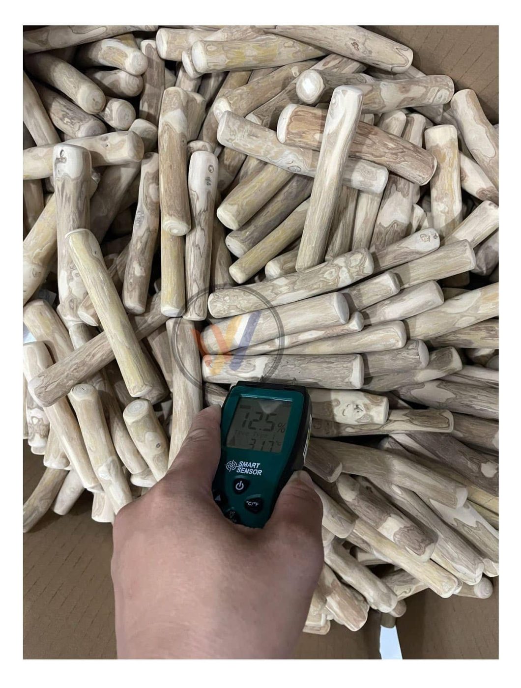 Checking the moisture of coffee wood dog chews with a moisture meter